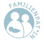 Icon Familienpat*in mit zwei Personen und einem Baby auf dem Arm